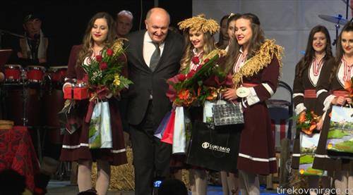 Сандра Петрова жетварска убавица на Кочани за 2016 година