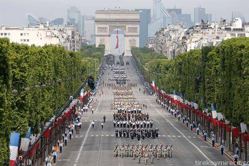 воена парада за денот ан републиката на Франција