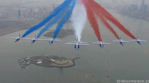 француската авијација лета во Њујорк, над Кипот на  слободата