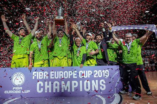 кошаркарската екипа на Сасари е победник на ФИБА евро купот