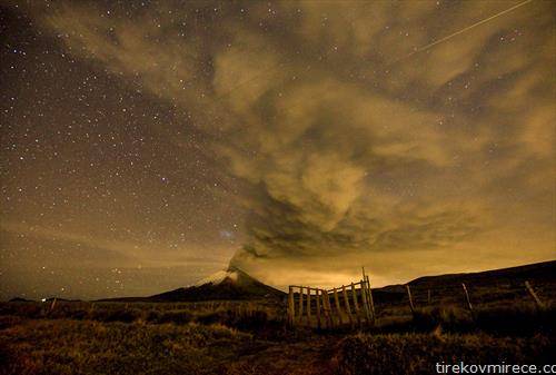 Вулканот Котопакси во Педрегал, Еквадор, повторно еруптираш