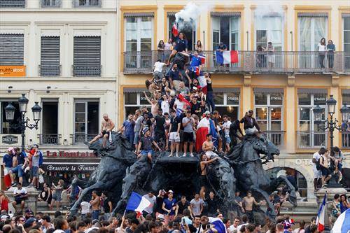 Франција се радува на освоената титула светски првак во фудбал
