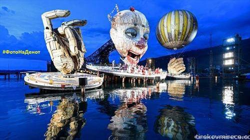 Музичкиот фестивал во австрискиот Брегенц на Боденското езеро е познат по спектакуларните опери и сценографии. Новата поставка на операта „Риголето“