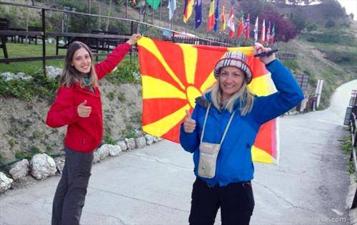 со Македонското знаме во Сантијаго Белорадо