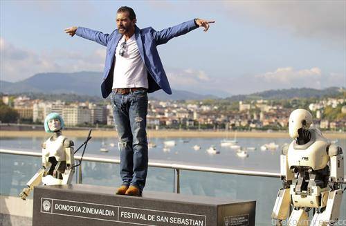 Антонио Бандерас позира за својот филм Аутомата на 62-риот  меѓународен филмски фестивал, во Сан Себастијан Шпанија