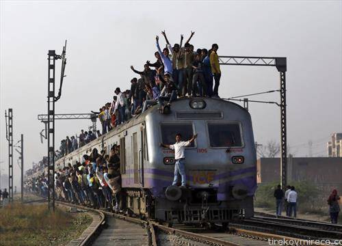 патници во воз во Индија