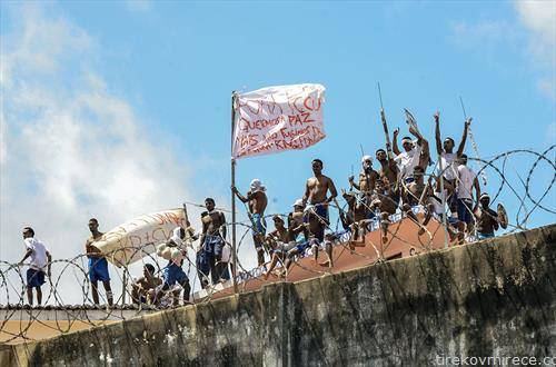 група затвореници протестираат во затворот Алкакуз, Бразил