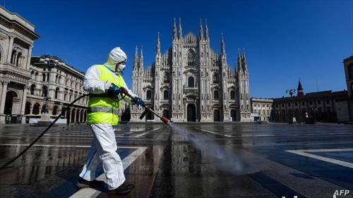 се пере плоштадот во Милано