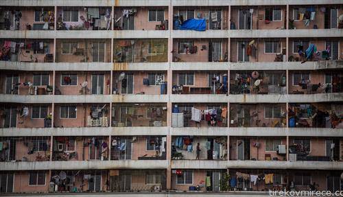 балкони од станбена зграда за рехабилитација во гетата, Мумбаи Индија
