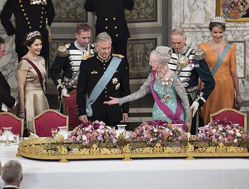 Данската  кралица Маргарита и принцезата Мери ги поздравуваат белгискиот крал Филип и кралица Матилда кои им се гости
