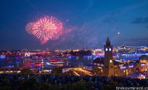 спектакуларната парада Хамбуршките денови на крстарењето