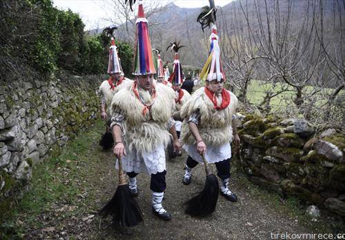 маскирани во Баскија, Шпанија време е  за забава