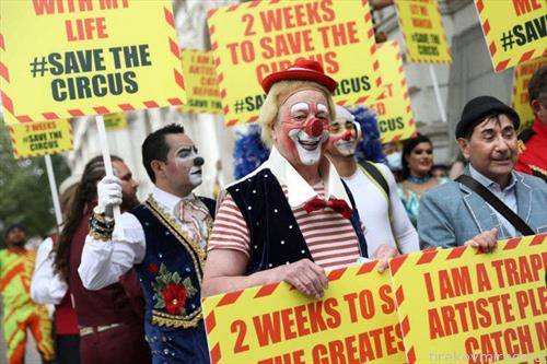 вработени во циркус протестираат во Лондон, барат да се отворат циркусите за посетители