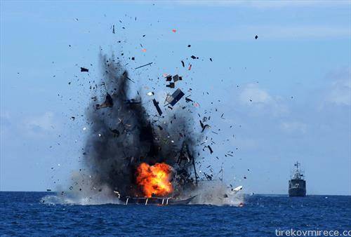 воена морнарица крева во воздух непознат рибарски брод фатен дека нелегално лови риба