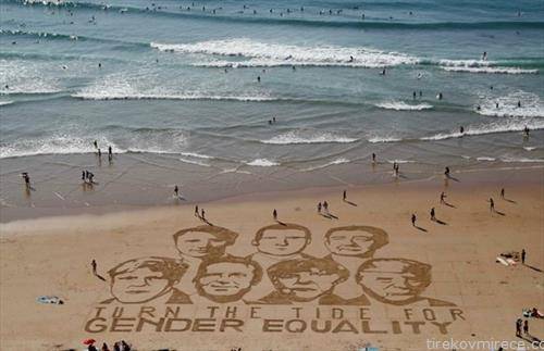 ликовите на државниците од Г7 изработени од песок на плажа во Сао Поло