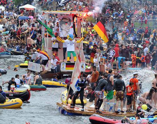 Традиционалната процесија по вода Набада е најважниот дел од општинскиот празник Швоермонтаг, кој некако личи на карневалска парада. 