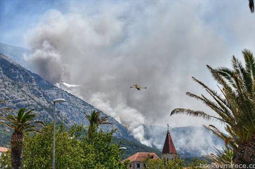 канадери гаснат пожар во Далмација
