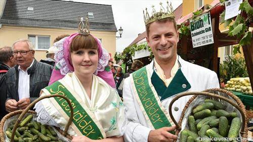 Со крунисување на кралска двојка и весела панаѓурска забава во покраината Бранденбург, се празнува Денот на краставиците