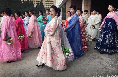 корејски жени во традиционални облеки