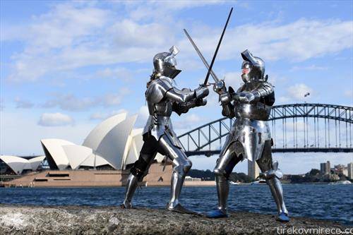 средновековни витези пред операта во Сиднеј
