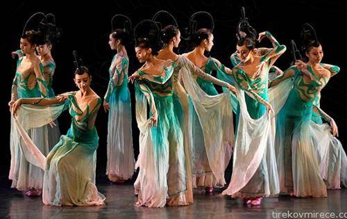 кинеските танчери ја освоија велешатка публика 