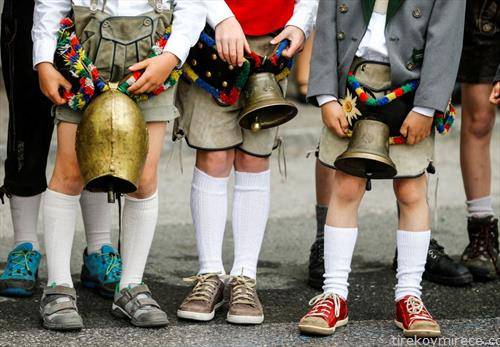 фестивал на ѕвонци во Тирол Австрија 