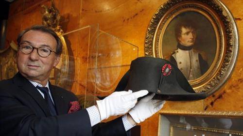 Шапка на Наполеон продадена за 1,8 милиони евра
