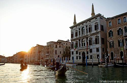 хотелот Аман Ресоср во Венеција, каде едно од евтините  ноќевање чинат 1,1 илјада евра.