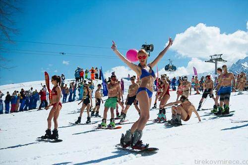 20 илјади учесници во руски Сочи, во скијање и сноубординг ама во костими  за капење