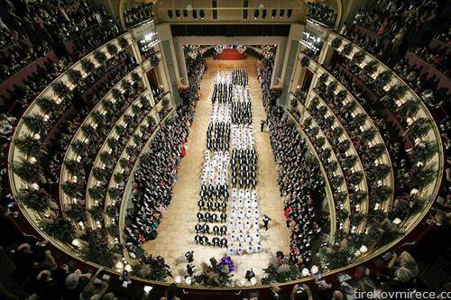150 танчери на бал во виенската државна опера