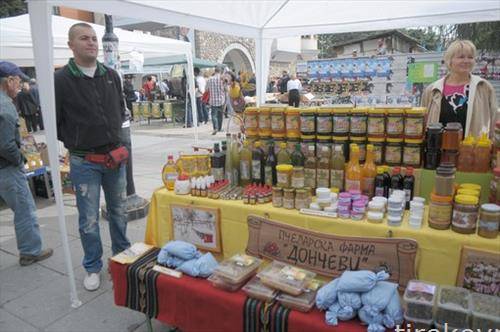 Денови на македонскиот мед во Скопје а една тегла стигна до  250 денари