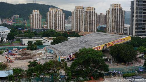 спортска сала се сруши во кинески град, жртви нема