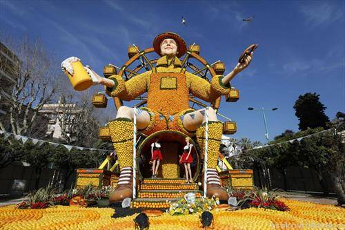 скулптура на октобер фест, на отворањето нa фестивалот н лимони и портокали во ментон Франција