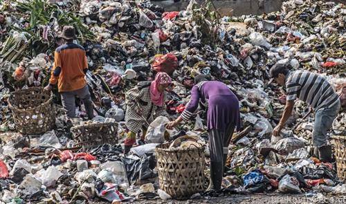 се  пребарува сметотна ѓубриште  во Сајгон Виетнам