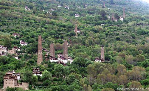 Кулите на Хималаите се високи до 60м и се смета дека се  градени пред 500 до 1000 години