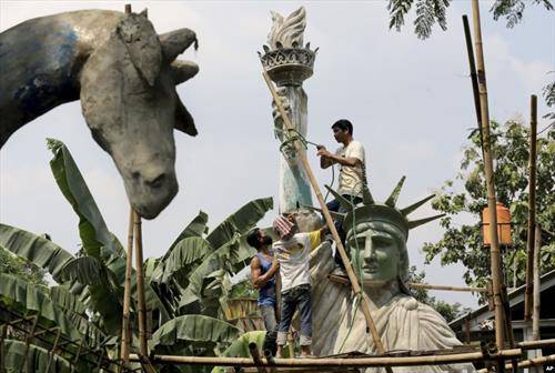 во Џакарта Индонезија се прави реплика на Статуата на слободата