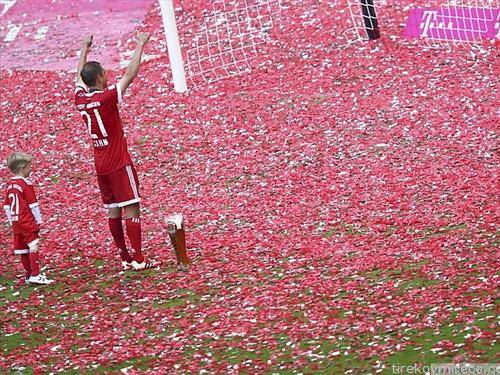 Баерн Минхен ја прослави 27-та титула Првак на Германија во фудбал 