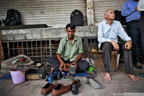 чевлар работи на улица во Њу Делхи
