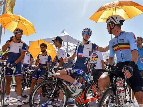 на СП во велосипедизам  во ДОХА учесниците се  штитат  со чадор