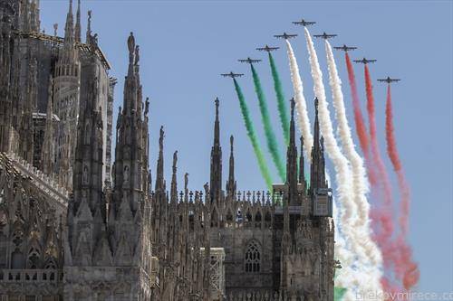 аеро митинг за 74 години државност на Италија