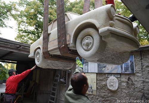 , статуа Тарабант 601 изделкана во 25 тонски песочен камен блок од скулпторот Карло Влох во Берлин