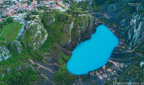чудна боја, досега нерегистрирана доби модрото езеро во Далмација