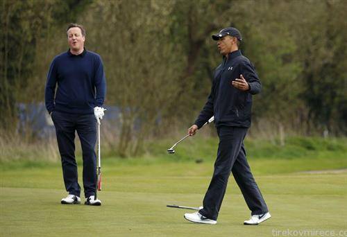 , британскиот  премиер Камерун и американскиот претседател  Обама,  играат голф