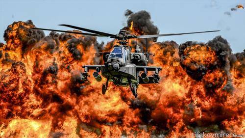вежба на американска војска во која учествува апачи хеликоптер