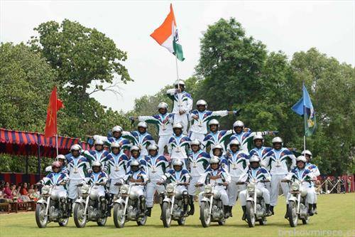 дел од индиската војска го одбележува 73 години од независноста