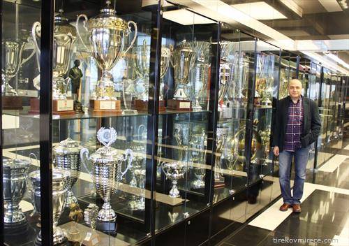 екипата на вакифбанк од Истанбул има проблем каде да го смести купот ако ја освои лигата на шампионите