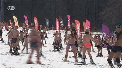 Во рускиот Сочи викендов се одржа   Скијачки карневал со 1.800 оскудно облечени учесници 