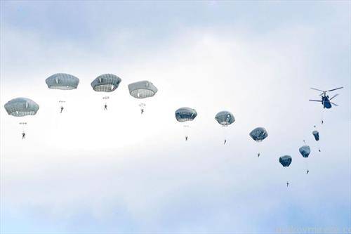 падобранска вежба на НАТО во Германија