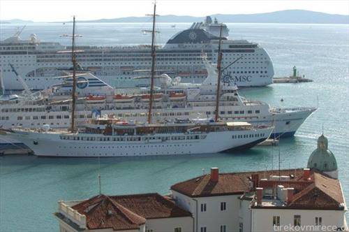 туристите со бродови навалија во сплит далмација