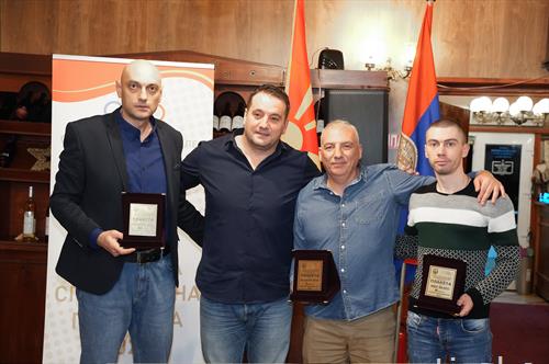 најдобри младински екипи